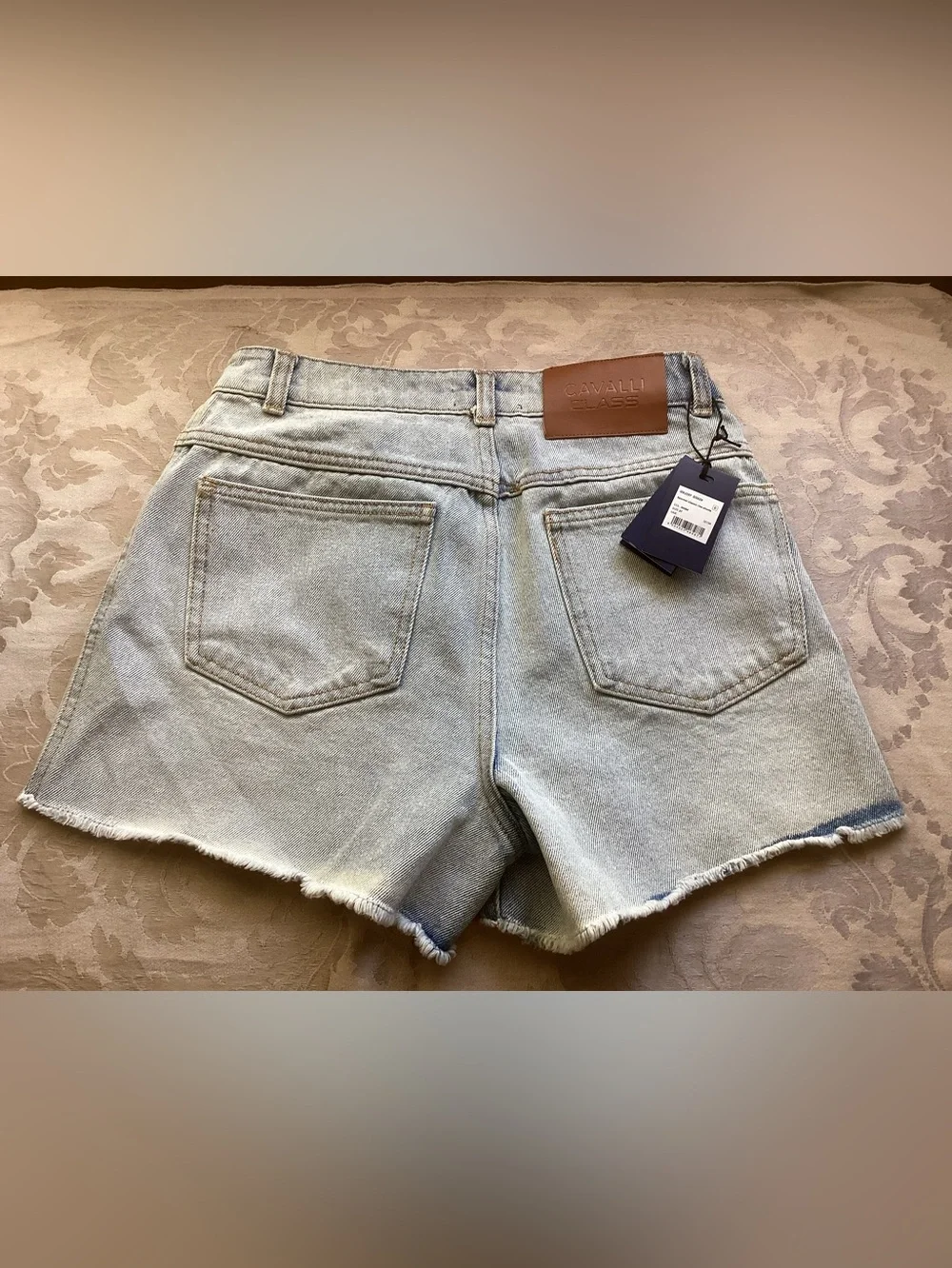 Cavalli Class Sprocket Classic Rise Light Wash Denim Frayed Hem Shorts sz 27 - Picture 3 of 4